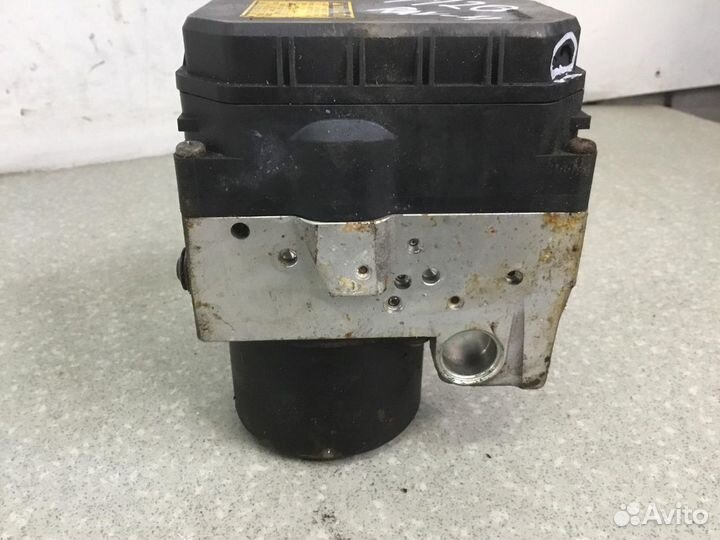 Блок ABS (насос) Toyota RAV 4 2006-2013