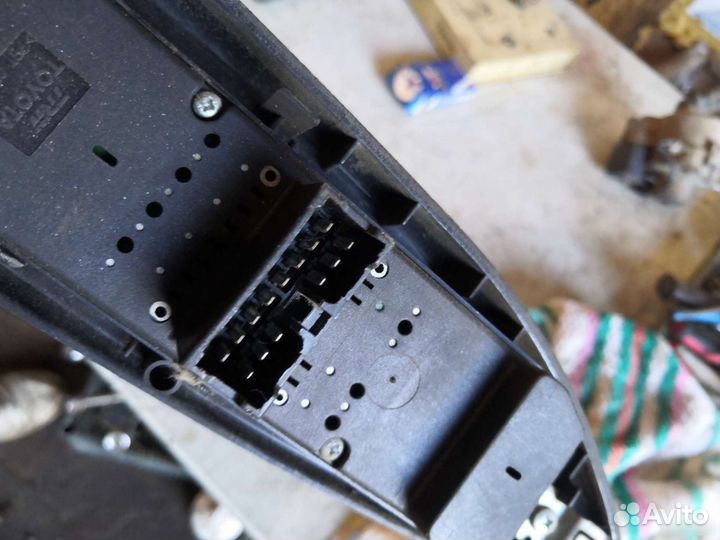 Блок кнопок стеклоподъёмников Toyota avensis