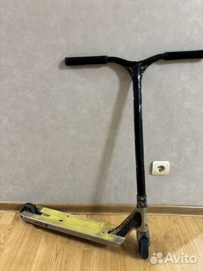 Трюковой самокат District