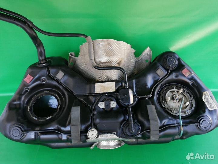 Бензобак Mercedes W212 2009-2013 1.8л m271