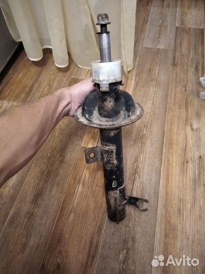 Передние стойки амортизаторы