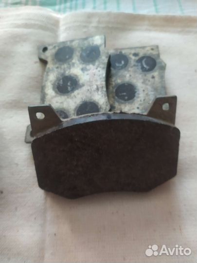Тормозные колодки на Москич