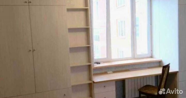 Рабочая зона в углу у окна