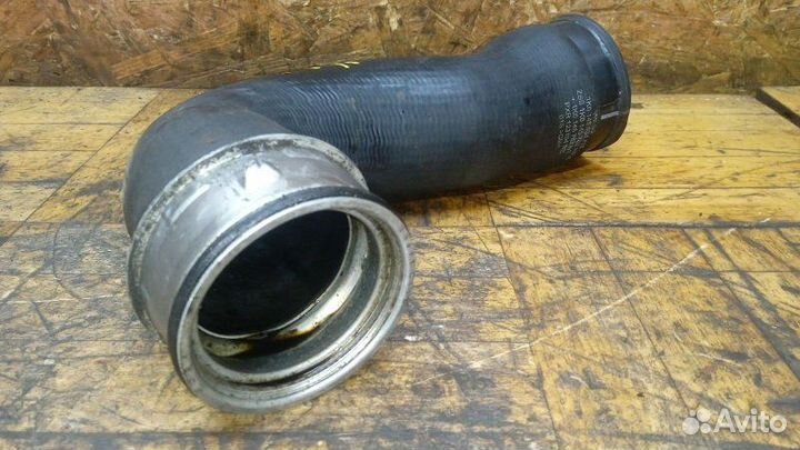 Патрубок интеркулера Skoda Superb 2.2 2008-2015