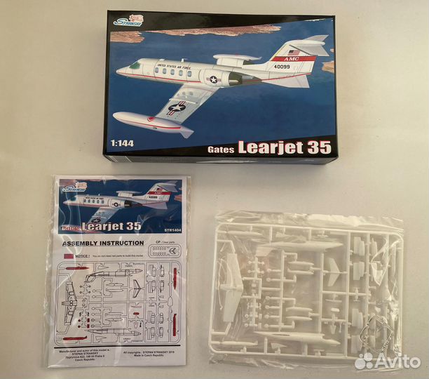 Модель сборная Stransky 1/144 Learjet 35
