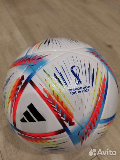 Футбольный мяч adidas