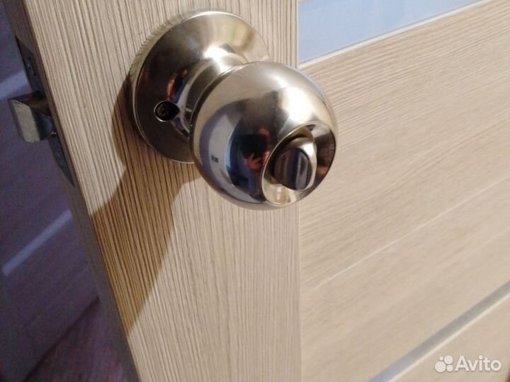 Дверная ручка с замком