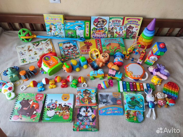Игрушки и книги малыша, пакетом