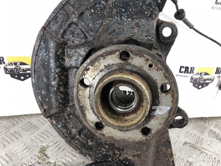 Кулак поворотный передний правый R Volvo XC90