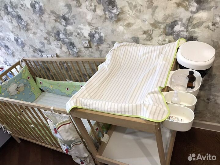 Кроватка с пеленальным столиком