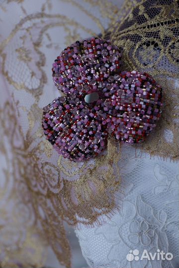 Вышитая брошь 