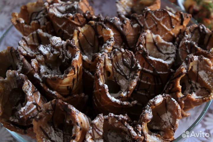 Вафельные трубочки, орешки со сгущёнкой