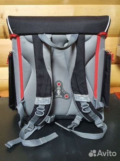 Ранец школьный для мальчика в отличном состояние