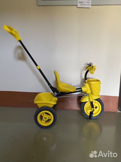 Детский трехколесный велосипед с ручкой