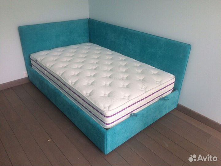 Кровать в детскую комнату с мягкой спинкой