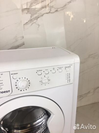 Стиральная машина Indesit 4 кг 33см