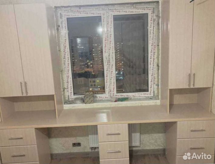 Рабочая зона в углу у окна