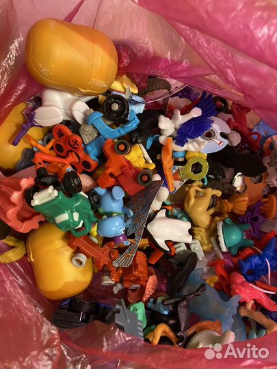 Пакет с игрушками из киндер сюрпризов