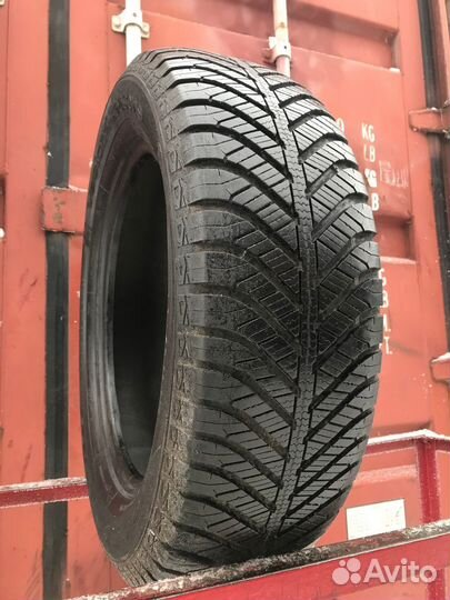 Goodyear Vector 4Seasons 215/60 R17 96V