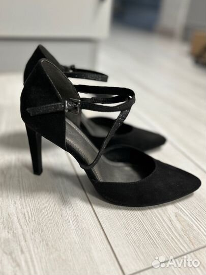 Marco Tozzi Туфли черные замшевые с ремешками