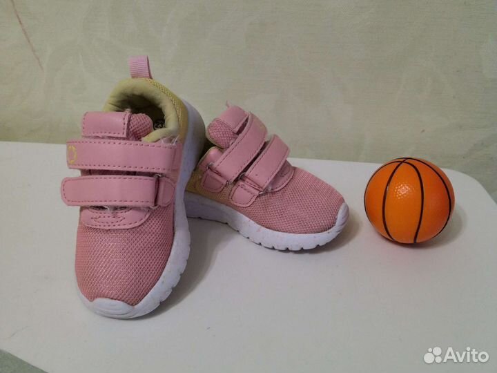 Кроссовки для девочки