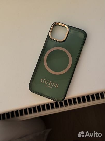 Чехол на iPhone 13 guess