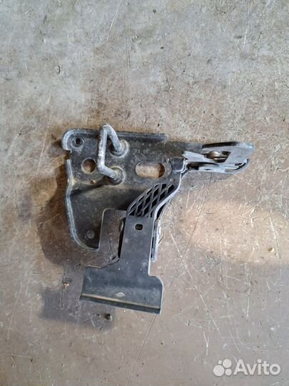 Замок капота Audi A6 C6