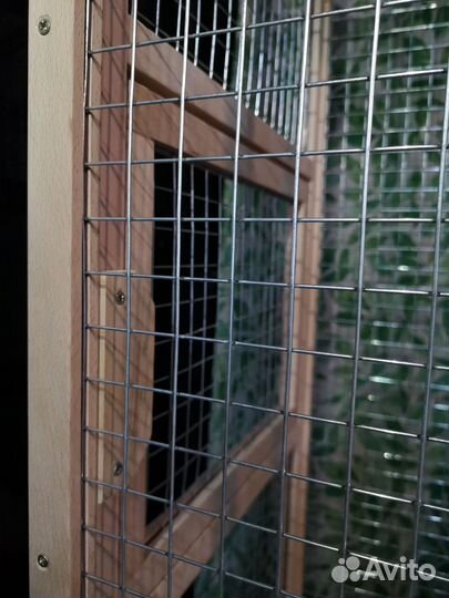 Клетка из дерева для птиц (экзотических животных)