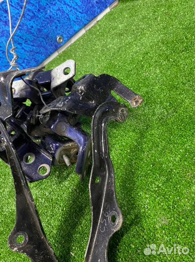 Петля капота Mazda 3 BK Z6 2009