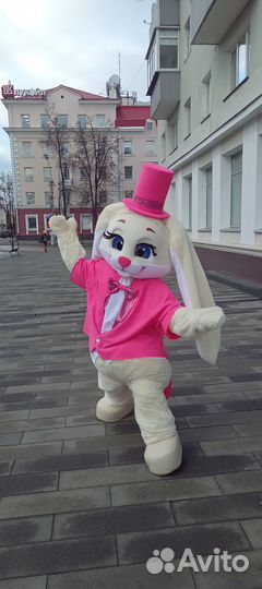 Поздравление ростовых кукол,доставка живых цветов