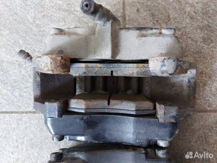 Передние суппорт Mercedes-Benz S Class 220 5.0