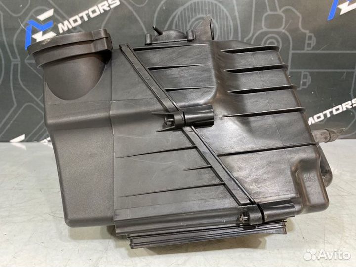 Корпус воздушного фильтра Audi A8 D3 BFM 2005