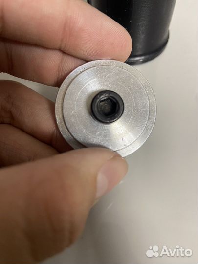 Зажим на трюковой самокат