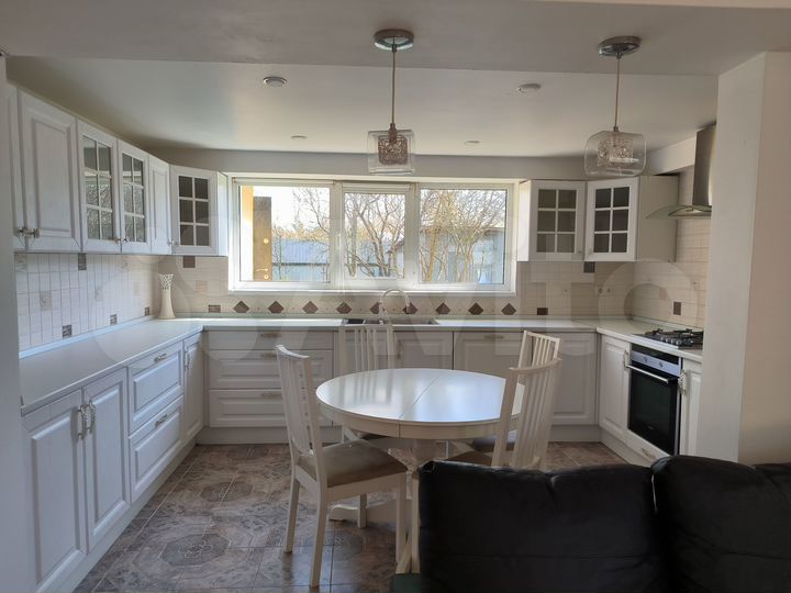 Дом 210 м² на участке 8 сот.