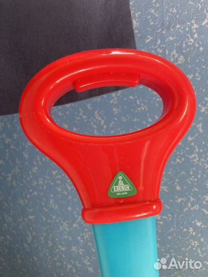 Каталка Elc, пускающая мыльные пузыри