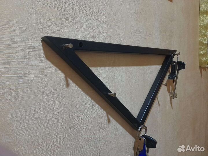 Ключница настенная металлическая