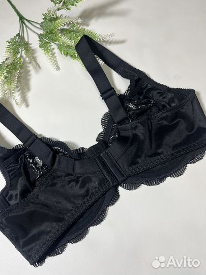 Бюстгальтер на косточках 85F черный