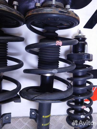 Стойки амортизатора Mitsubishi Outlander XL