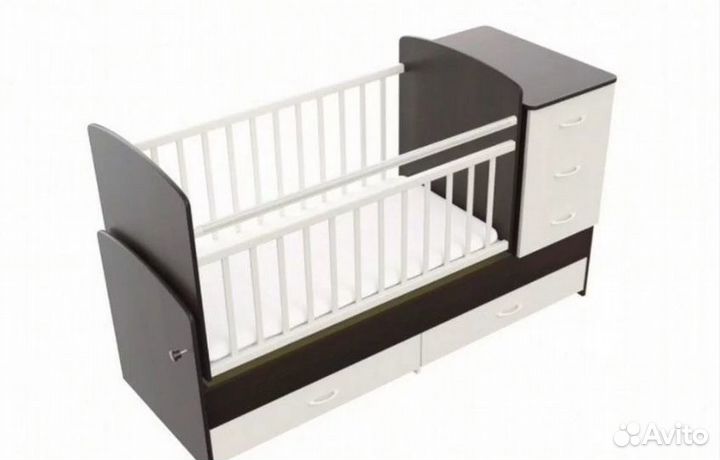 Детская кроватка с маятником и ящиком