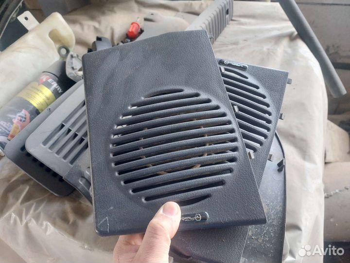 Пластиковая обшивка багажника на subaru impreza