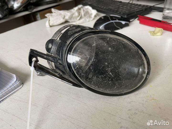 Фара левая противотуманная Volkswagen Passat B6