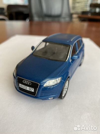 Модель автомобиля Audi Q7 1:43