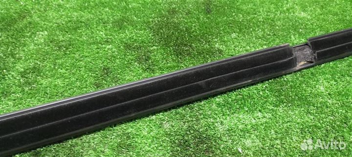 Уплотнитель VW Tiguan 2011-2019