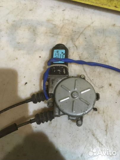 Стеклоподъемник задний правый Kia Shuma