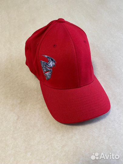 Кепка красная