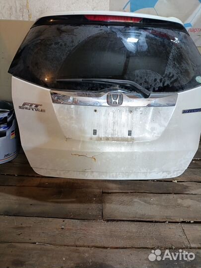 Дверь багажника