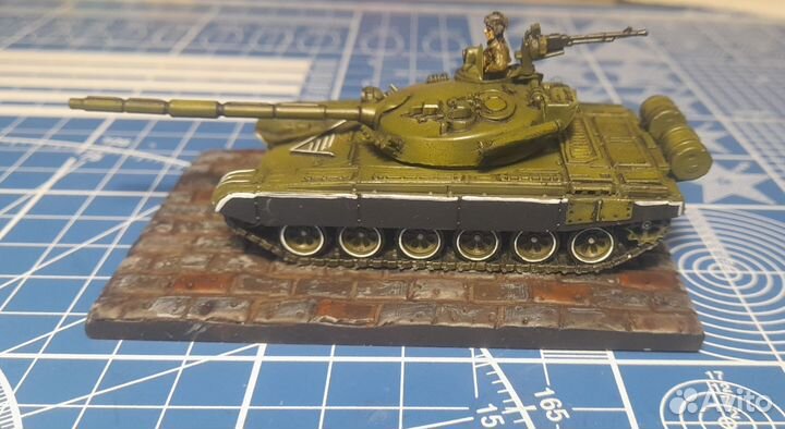 Масштабная модель - танк Т-72А