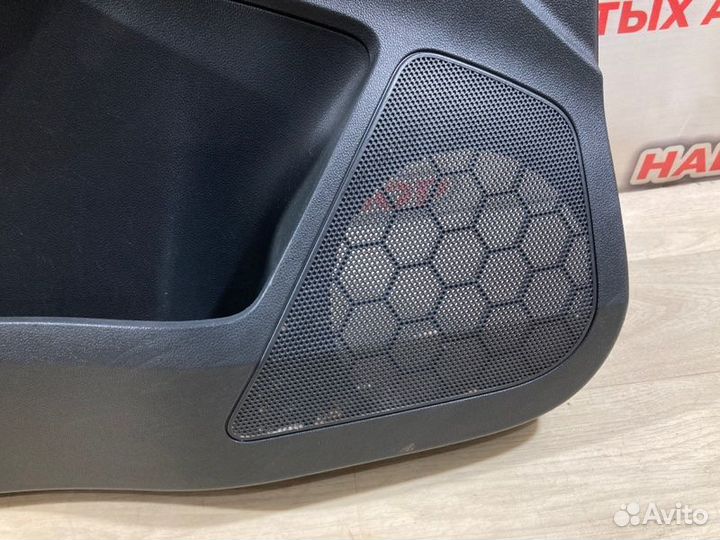 Обшивка боковой двери передняя левая Skoda Rapid