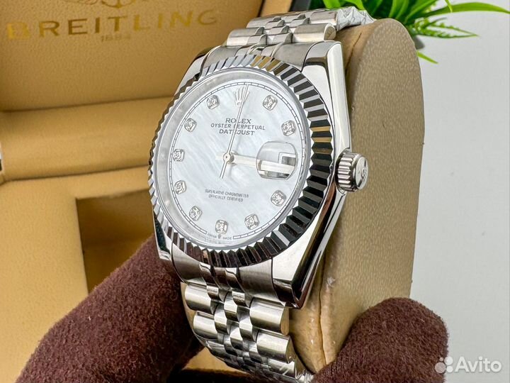 Женские часы Rolex Datejust белые перламутровые