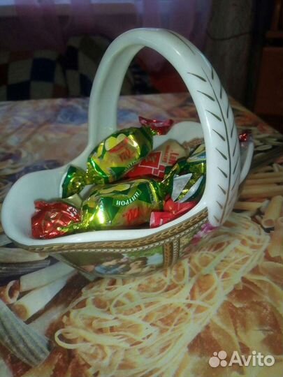 Фарфоровая конфетница Китай. Домик с улиткой